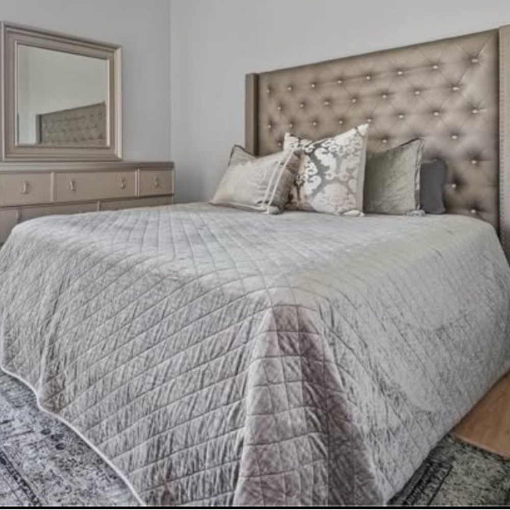 Lili Alessandra Luxurious Silver Comforter